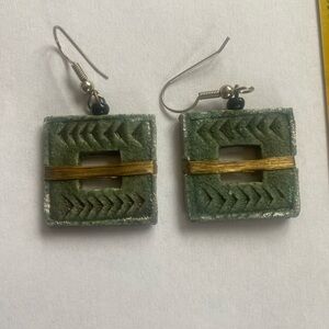 Earrings with wire center